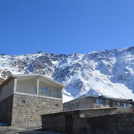 Guest House Qubi Kazbegi Eksteriør billede