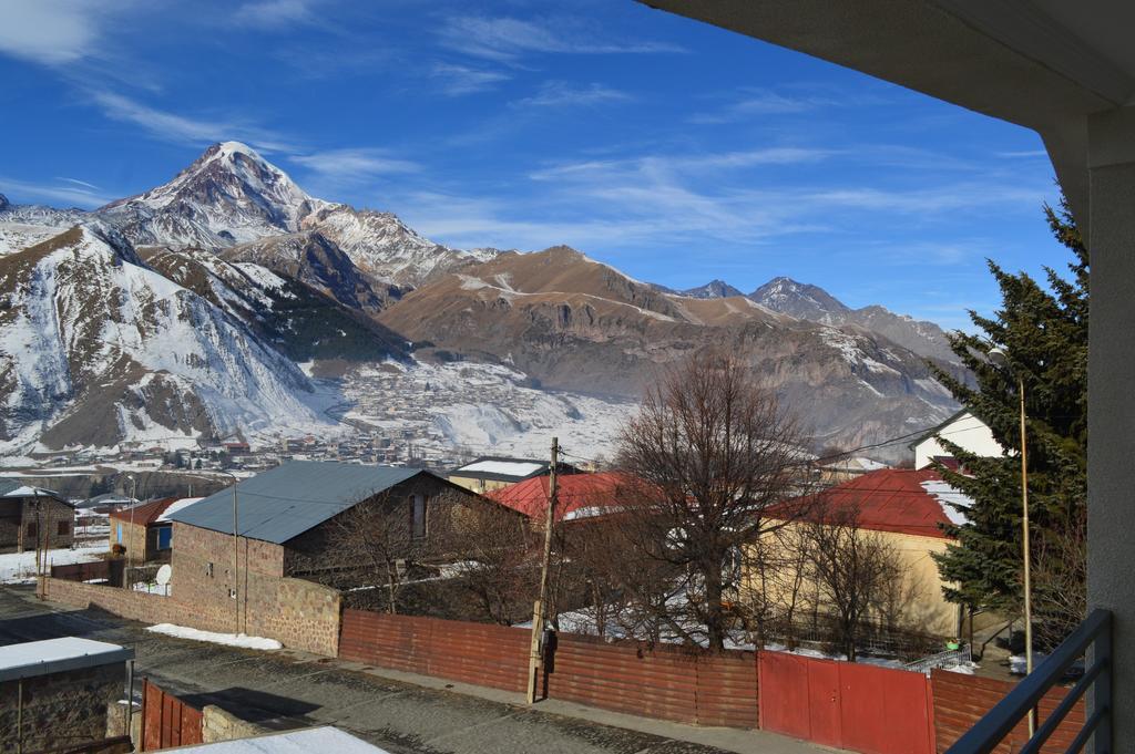 Guest House Qubi Kazbegi Eksteriør billede