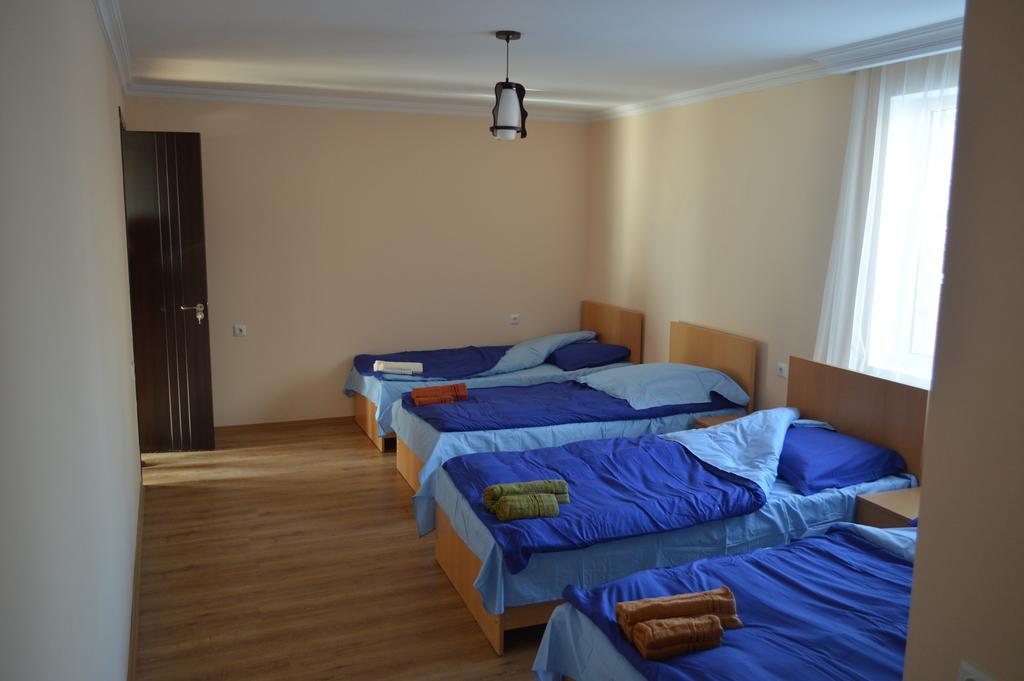 Guest House Qubi Kazbegi Eksteriør billede