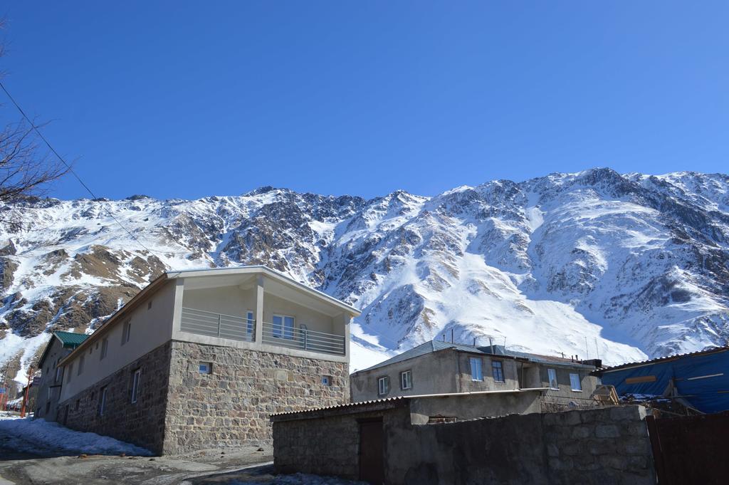 Guest House Qubi Kazbegi Eksteriør billede