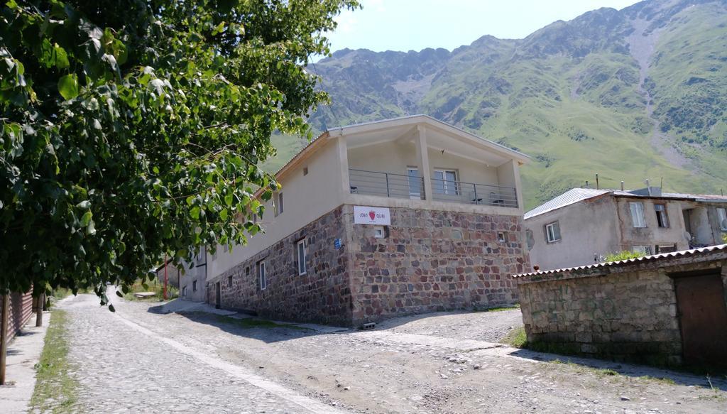 Guest House Qubi Kazbegi Eksteriør billede