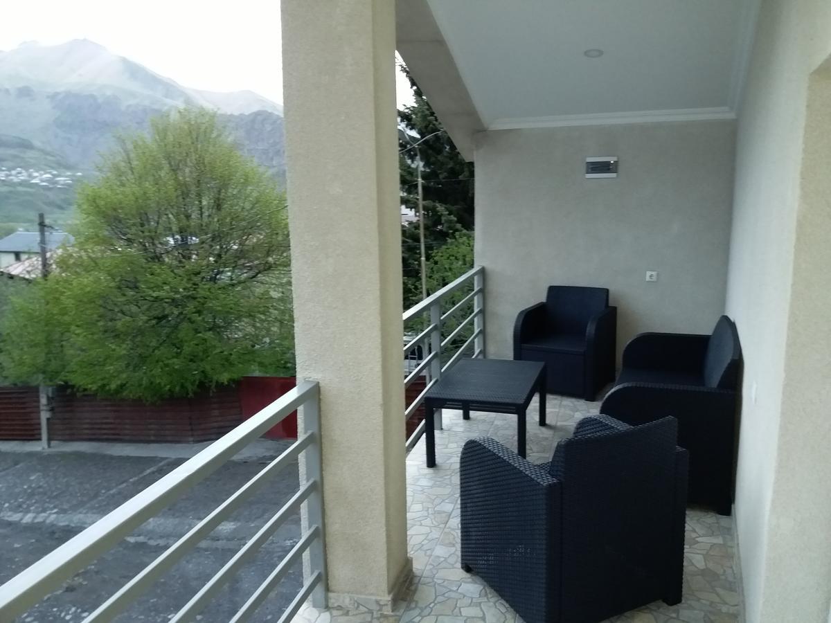 Guest House Qubi Kazbegi Eksteriør billede