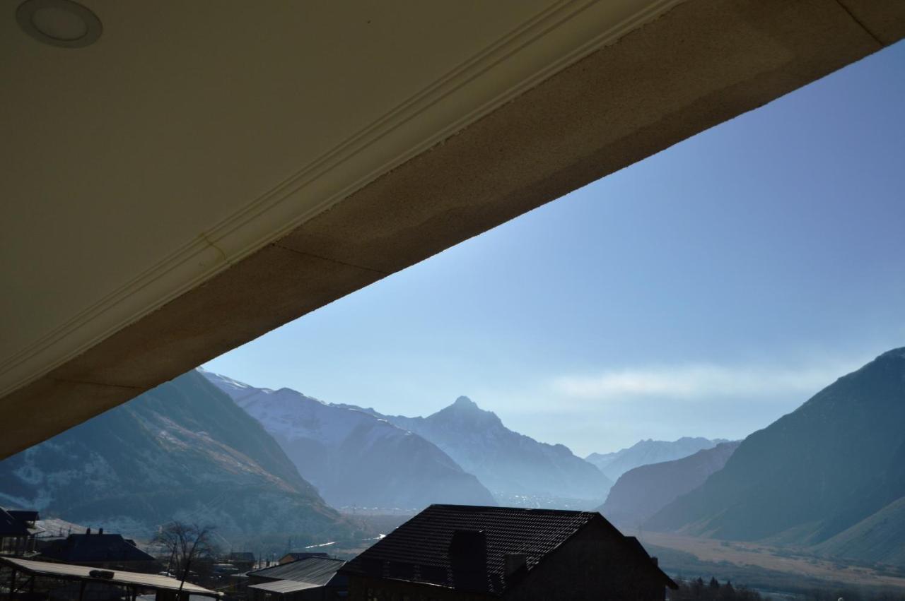 Guest House Qubi Kazbegi Eksteriør billede