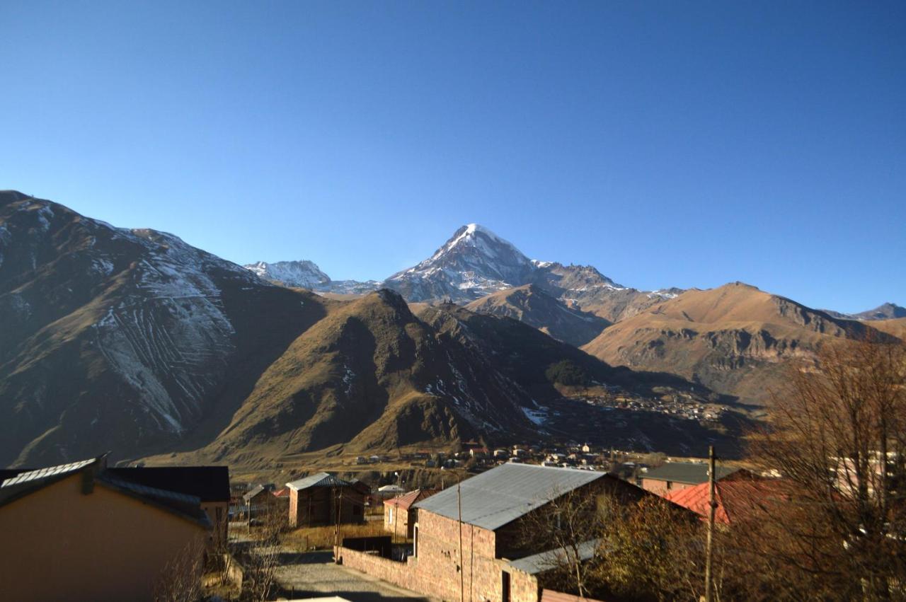 Guest House Qubi Kazbegi Eksteriør billede