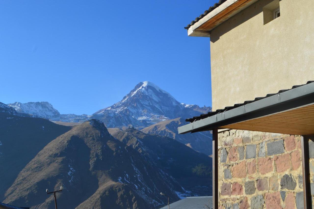 Guest House Qubi Kazbegi Eksteriør billede