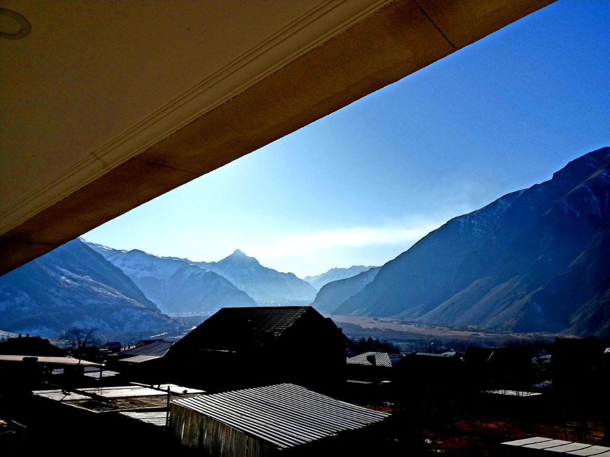 Guest House Qubi Kazbegi Eksteriør billede
