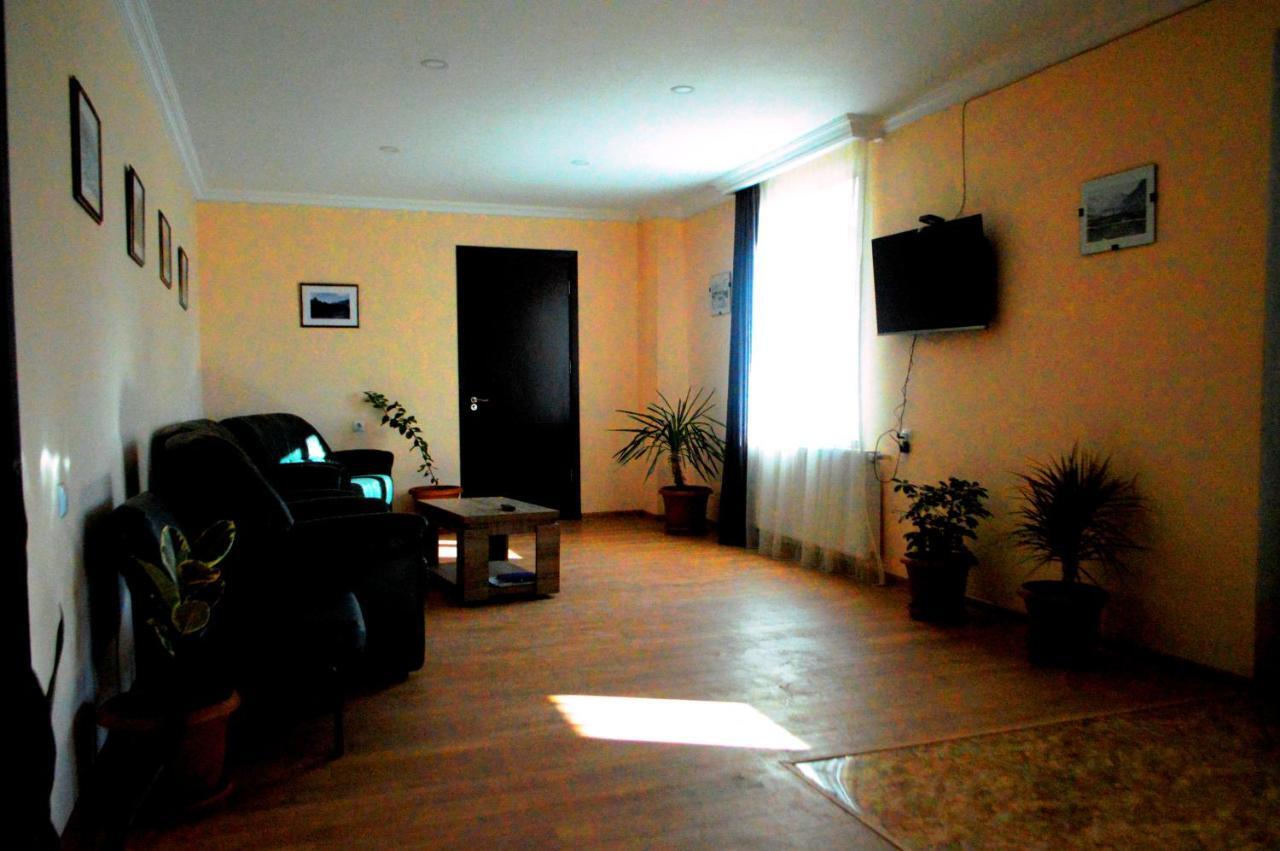 Guest House Qubi Kazbegi Eksteriør billede